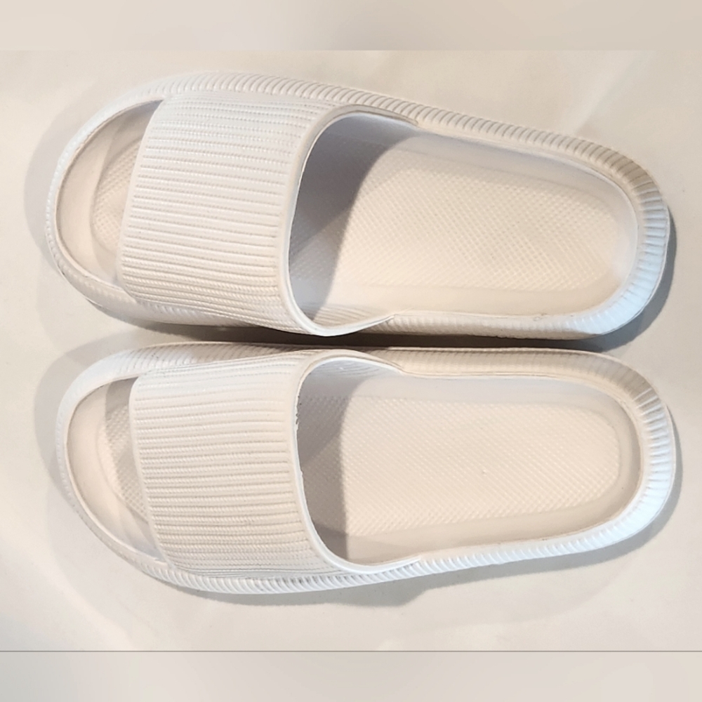 Original Cloud Slides Women's US size 7-8 in white